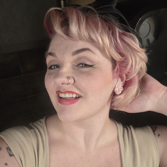 Meet your Posher, Raven - Picture 7 of 16